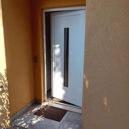 Apartman Mila דירה *